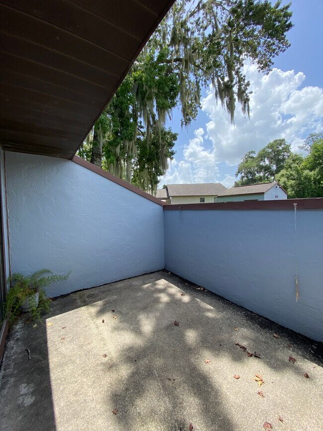Building Photo - 620 SE 28th Pl