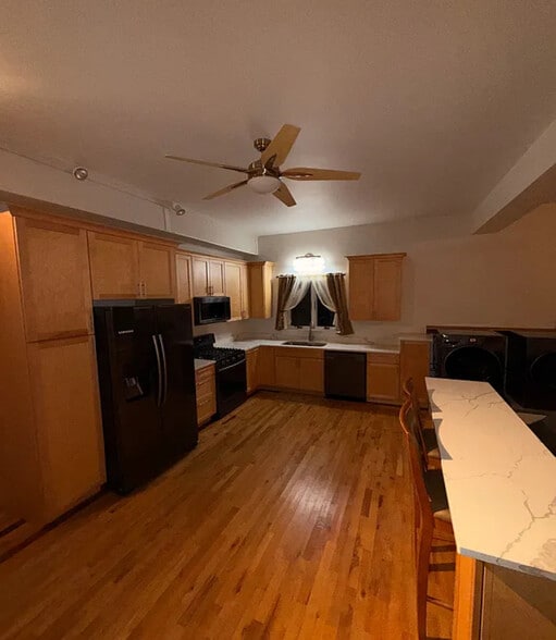 Building Photo - 23 Summer St