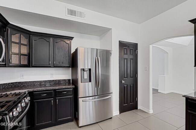 Building Photo - 13913 Golden Mesa Ct