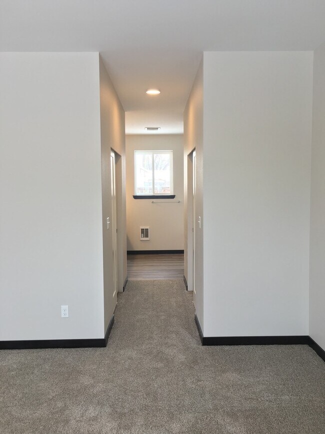Building Photo - 2303 Landon Ln