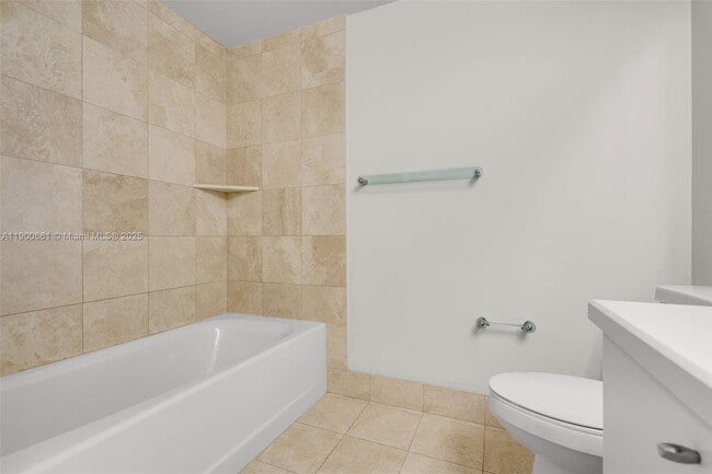 Building Photo - 2475 Brickell Ave