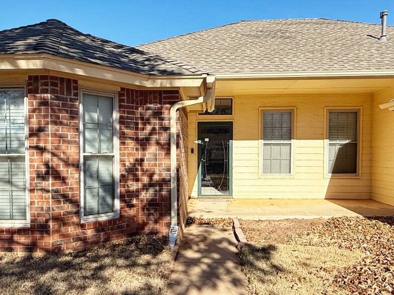 Building Photo - 6605 NW 134th St