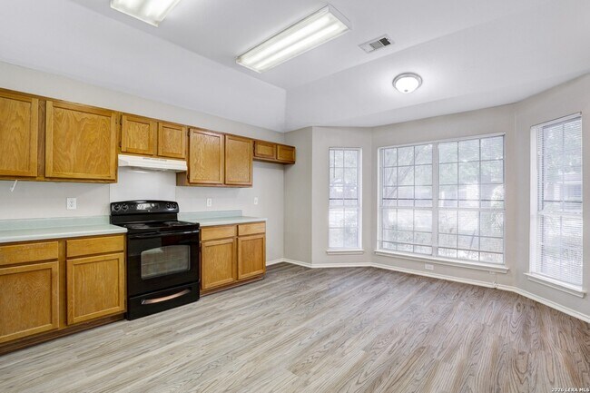 Building Photo - 1021 Lynx Bend