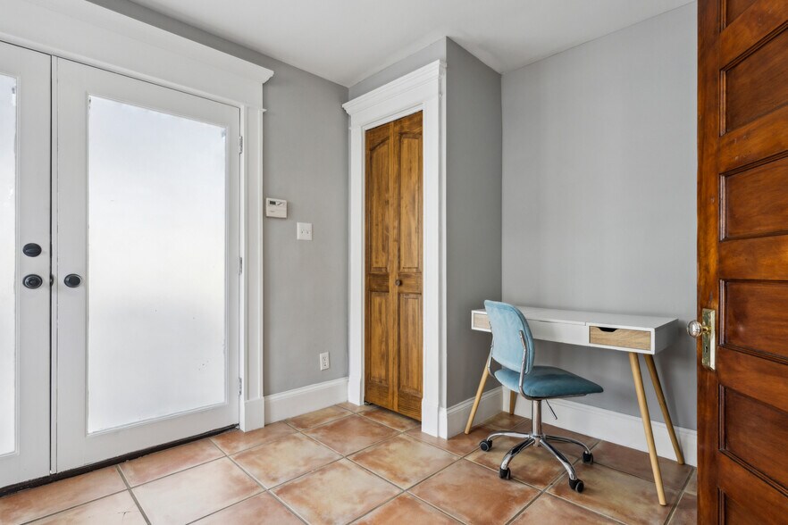 Additional space in bedroom 3 - 1118 Colquitt Ave NE