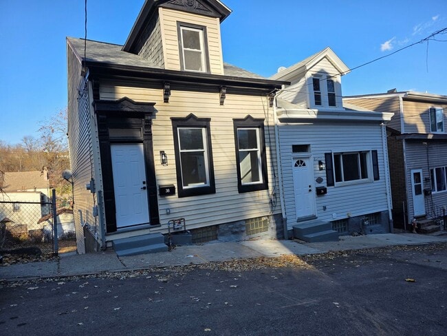 Building Photo - Fully Rehabbed 3 bedroom 2 bathroom house for rent!