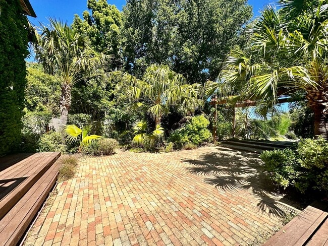Building Photo - Woodside Classic 3 Bedroom on Beautiful Park Like Yard