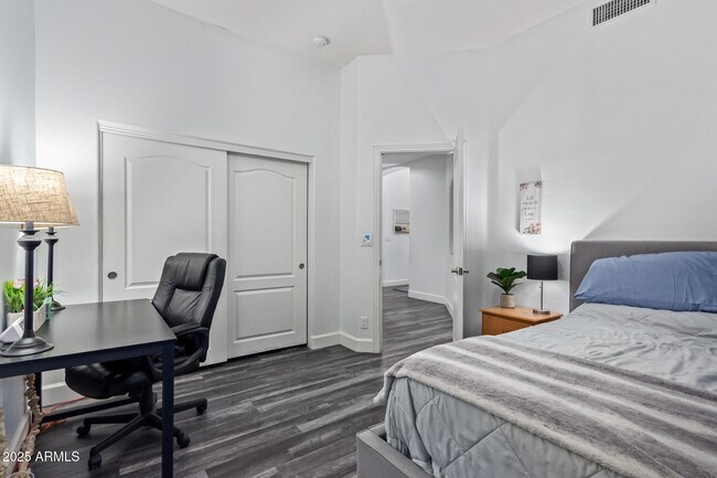 Building Photo - 10230 E Cochise Dr