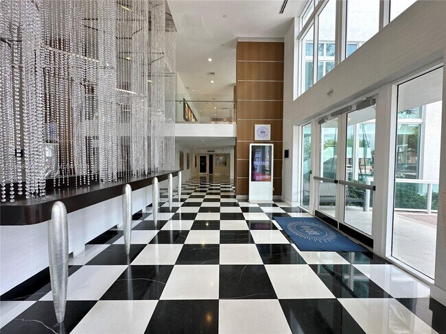 Building Photo - 1800 N Bayshore Dr