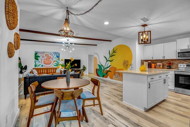Building Photo - 5918 Lattimer Dr