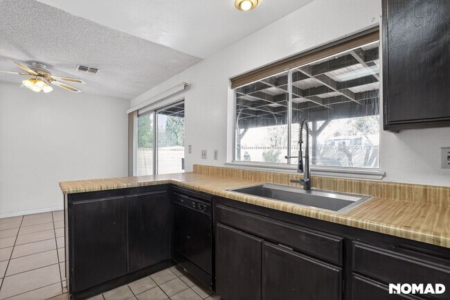 Building Photo - Charming 4BR House in Lancaster