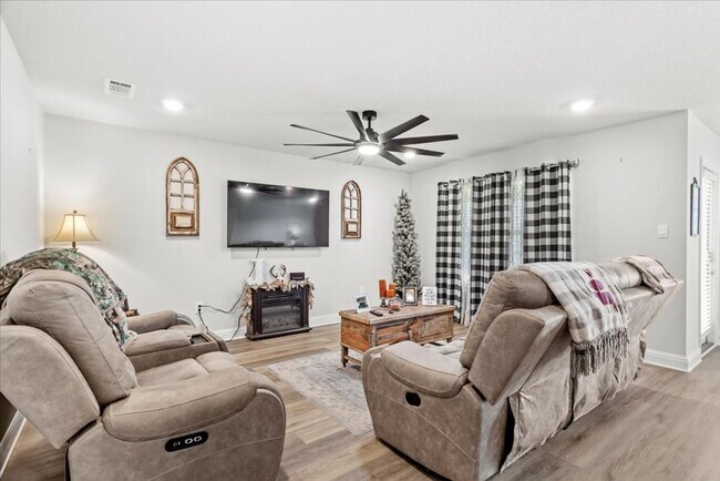 Building Photo - 3 Bed 2 Bath Home Lucedale City Limits