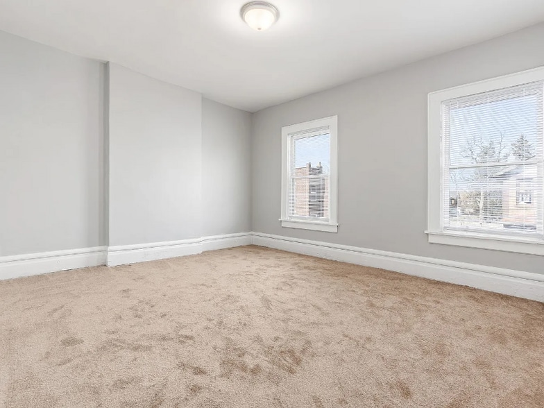 Building Photo - 1095 Stanley Ave