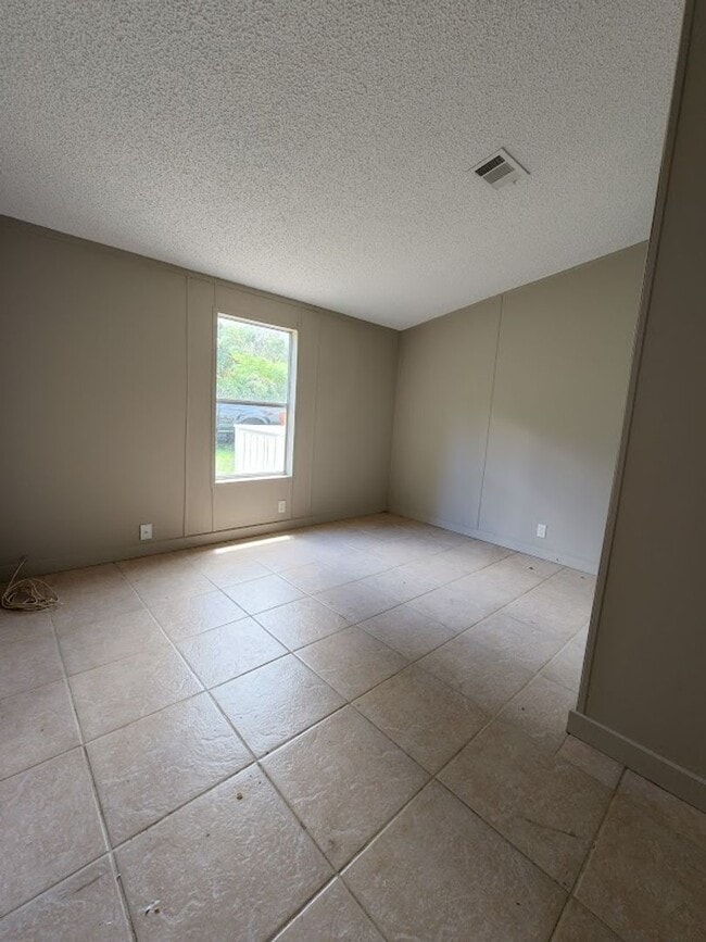 Building Photo - 4 bedroom Acreage Rental with Fenced Paddock – NW Ocala, FL (3 Acres)