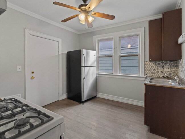 Building Photo - 2220nHoltonM