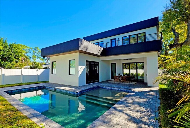 Building Photo - Bold Contemporary Sarasota Luxury Home. 4 Beds/ 4 Baths. Private Pool and Summer Grill.