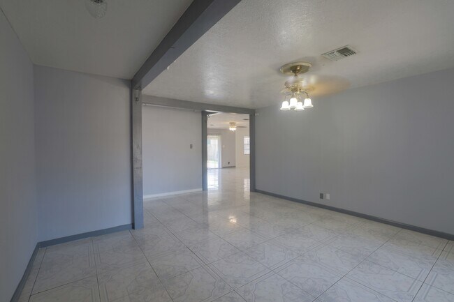 Building Photo - 3118 Flamborough Dr