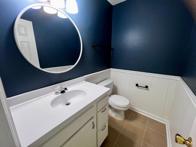 Building Photo - 4080 Thomas Jefferson Dr