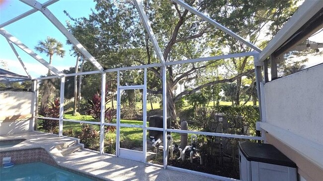 Building Photo - 504 W Palm Aire Dr