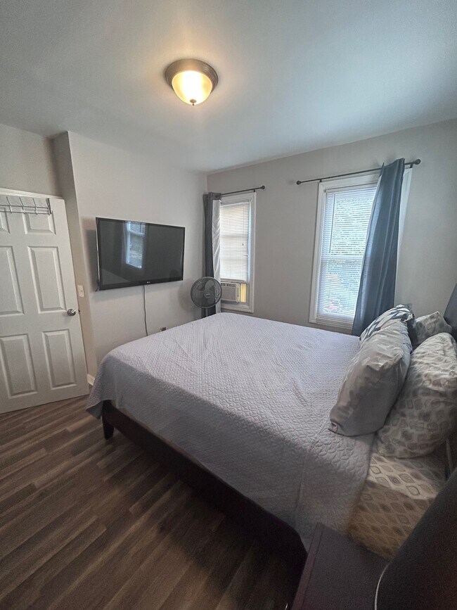 Building Photo - 42 Ella St