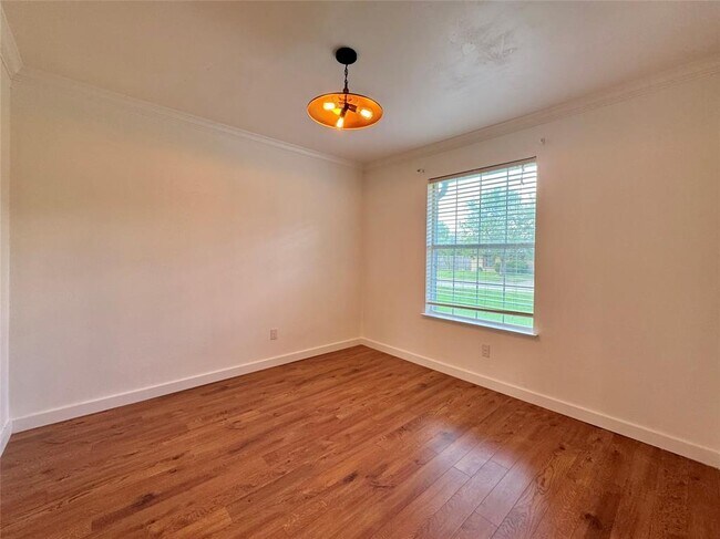 Building Photo - 1501 Greenfield Dr