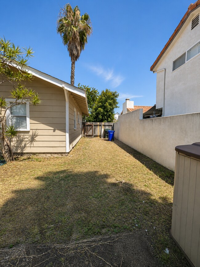 Building Photo - 120 H Ave