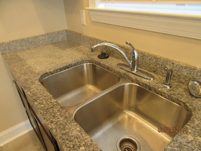 Building Photo - 104 Belclare Way