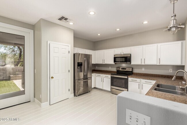 Building Photo - 21127 E Avenida Del Valle