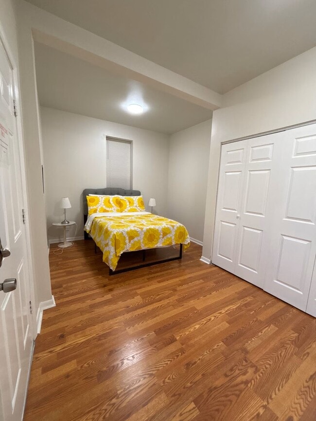 Building Photo - 2122 W Huron St