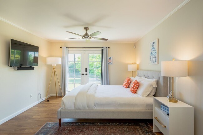 Building Photo - Family-Friendly Oasis in North Palm Springs