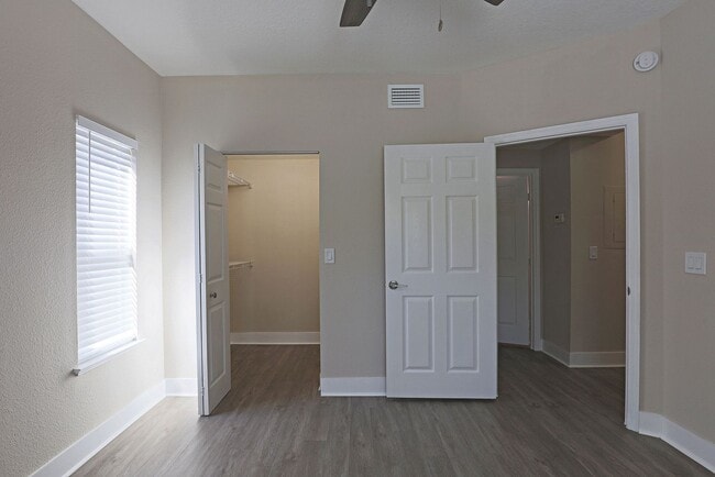 Building Photo - 11511 Villa Grand