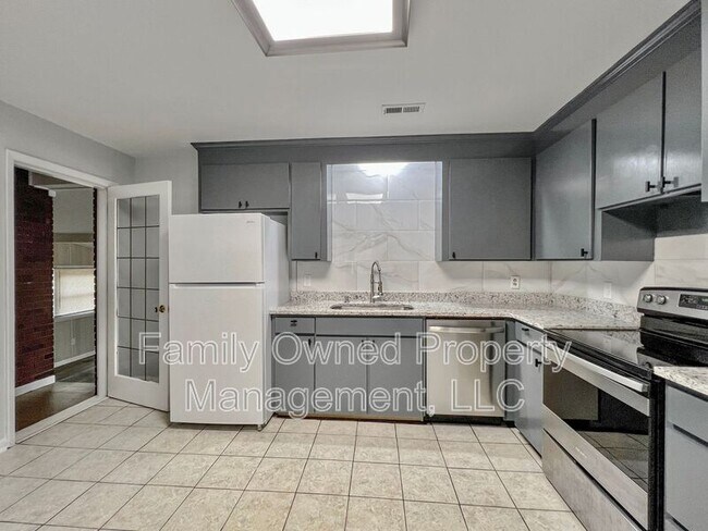 Building Photo - 1522 Joan St