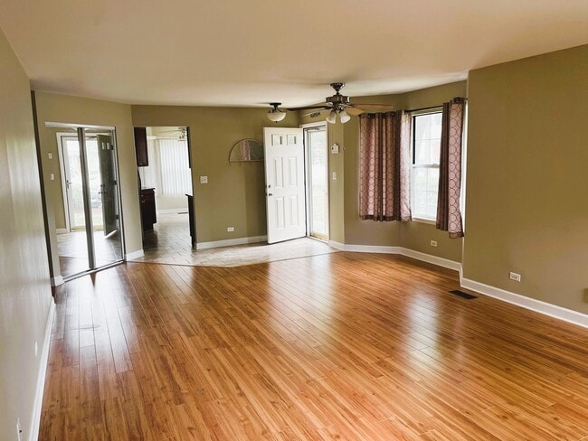 Building Photo - 4427 Edinburg Ln