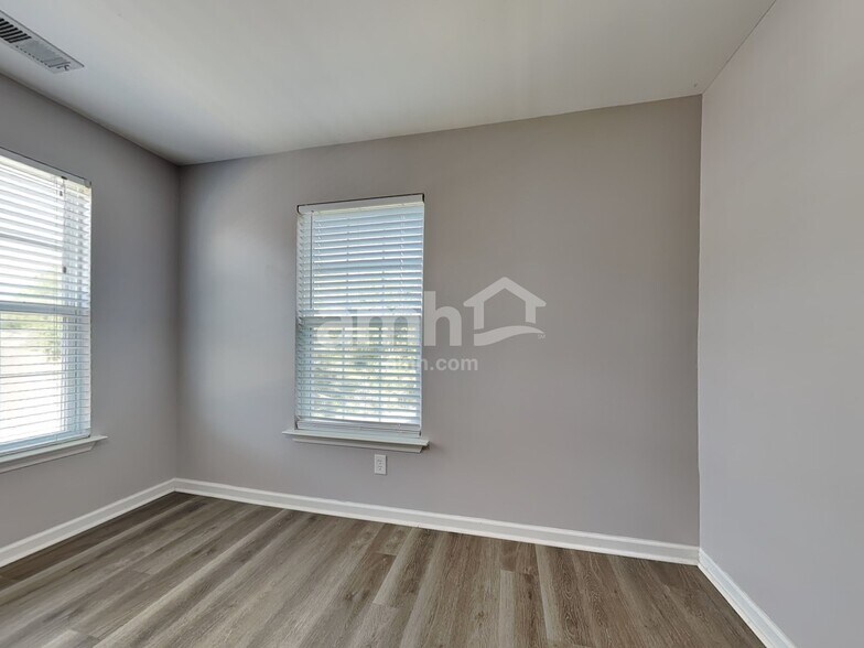 Building Photo - 201 Heritage Pky