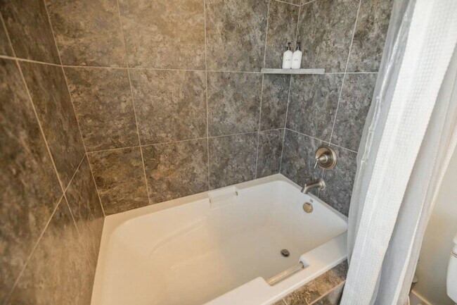 Building Photo - 5032 Bear Trap Dr