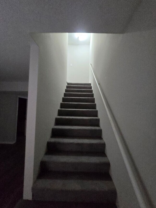 Building Photo - 106-108 Albany Dr.