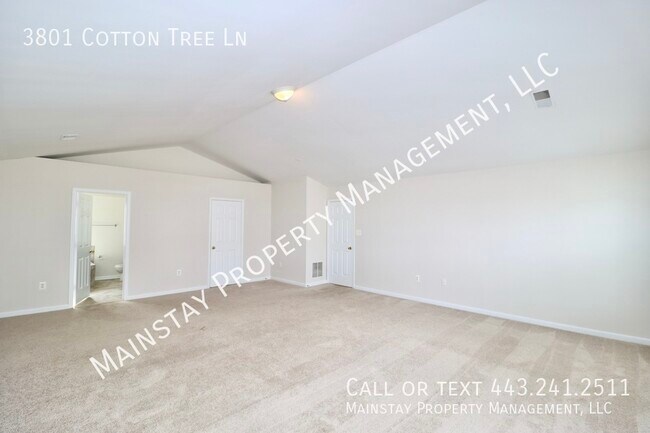 Building Photo - Beautiful 5 Bedroom SFH in Family Friendly...