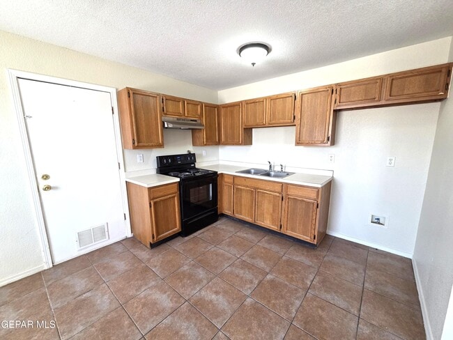 Building Photo - 2304 Tierra Serena Rd