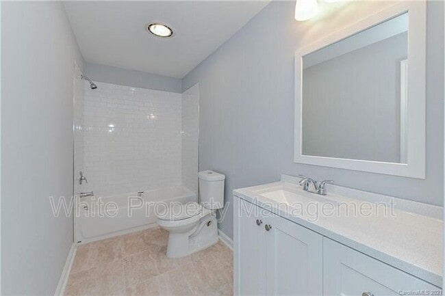 Building Photo - 4928 Lailwood Cir