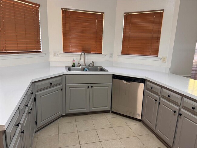 Building Photo - 11993 Red Ivy Ln