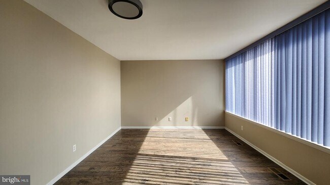 Building Photo - 2224 S Quincy St