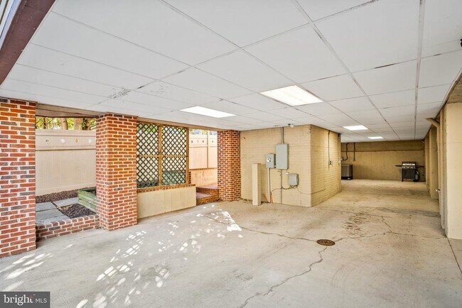 Building Photo - 211 Mill St