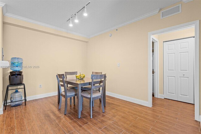 Building Photo - 6841 SW 44th St