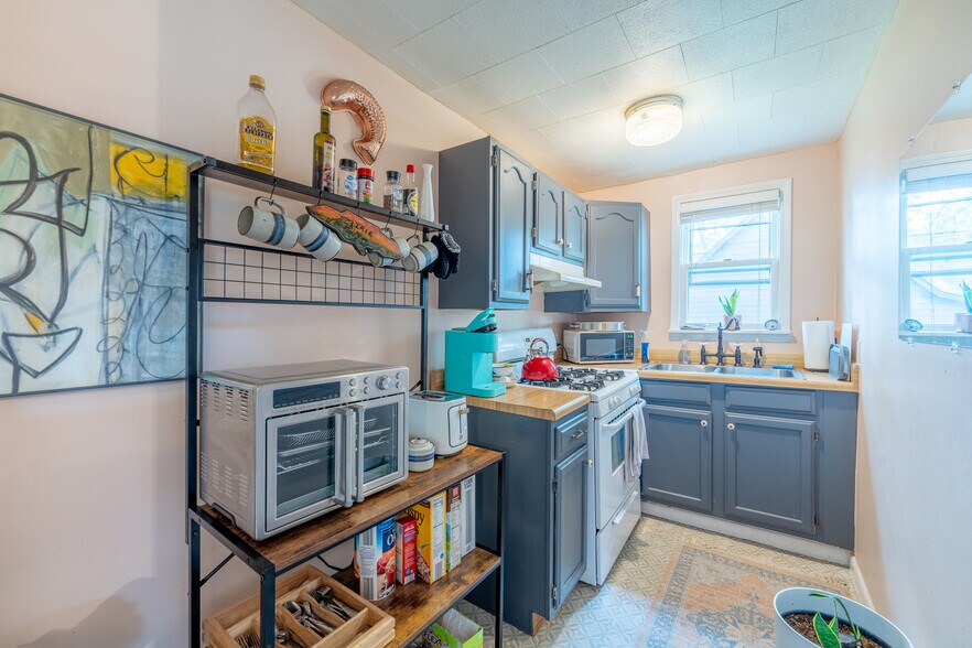 Building Photo - 1101 S Rogers St