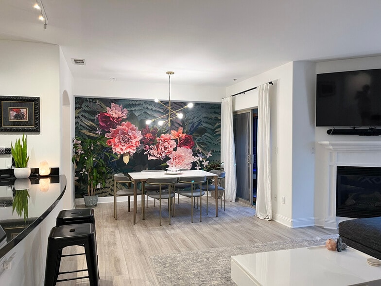 open concept kitchen-living room - 5037 Rosewood Ave