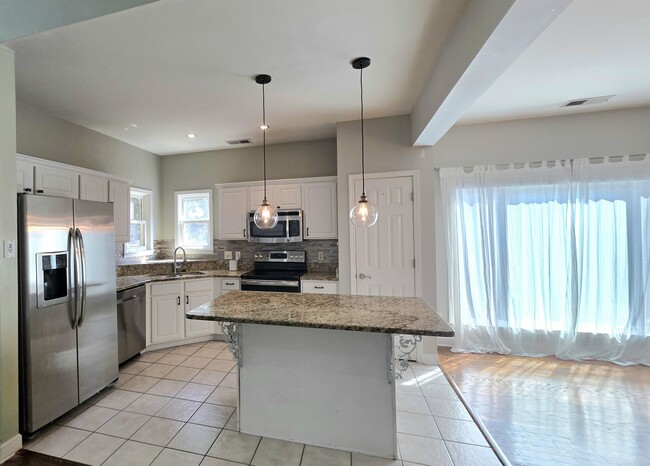 Building Photo - 1090 River Isle Dr