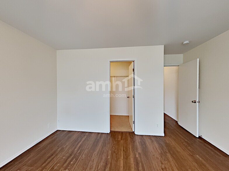 Building Photo - 116 Nelsen St NE