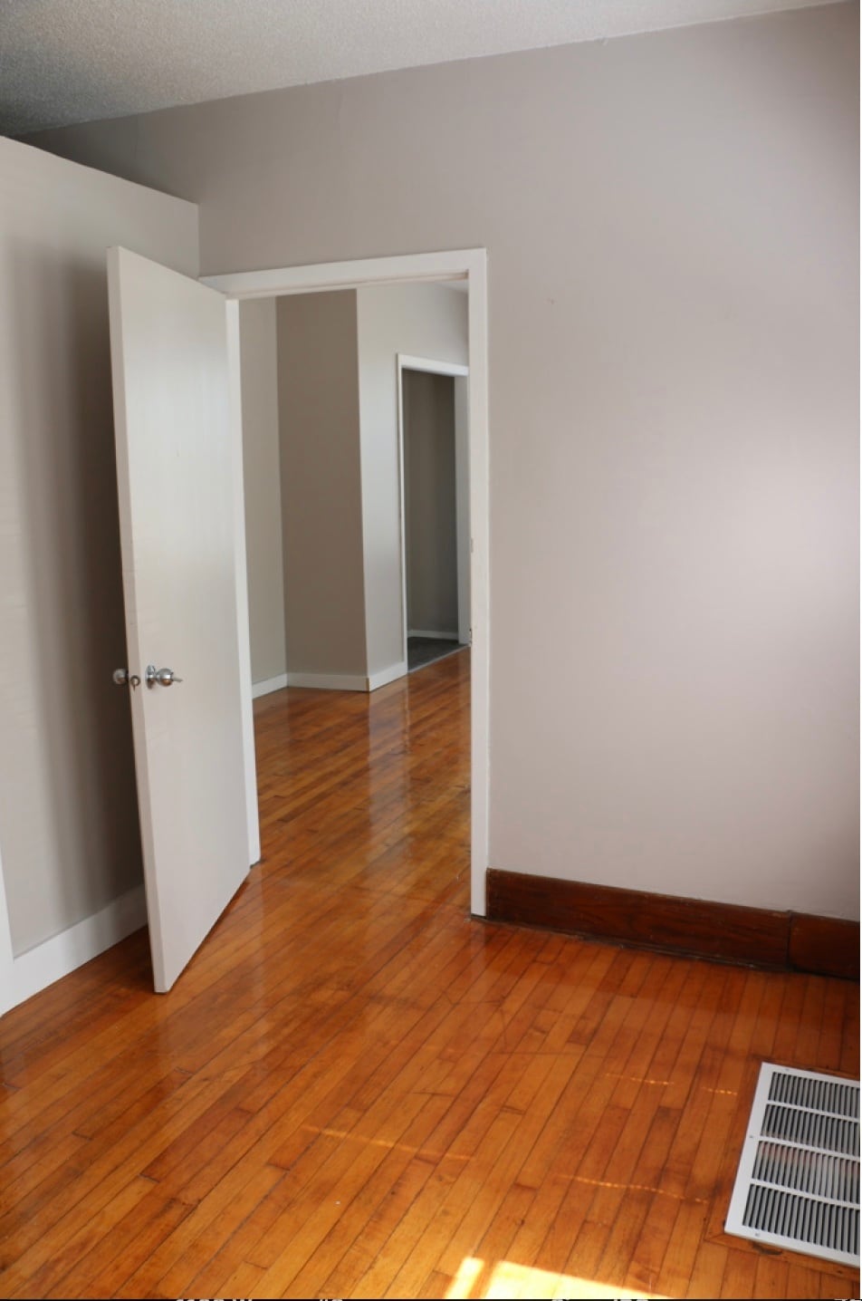 Main Level Bedroom - 429 Warren St