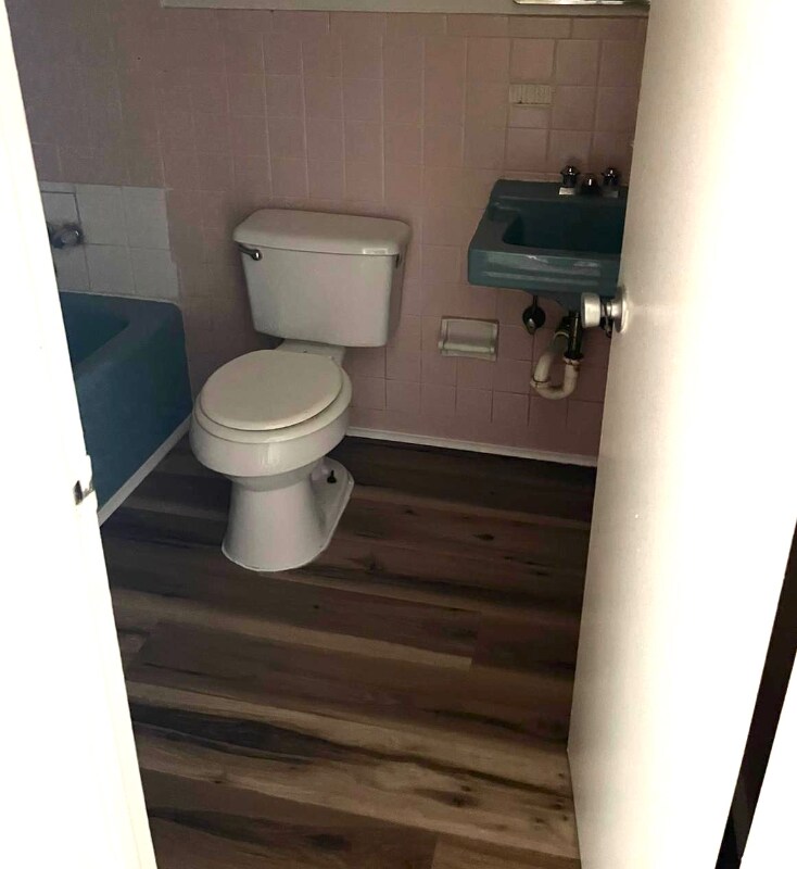 Building Photo - 414 E Avenue A