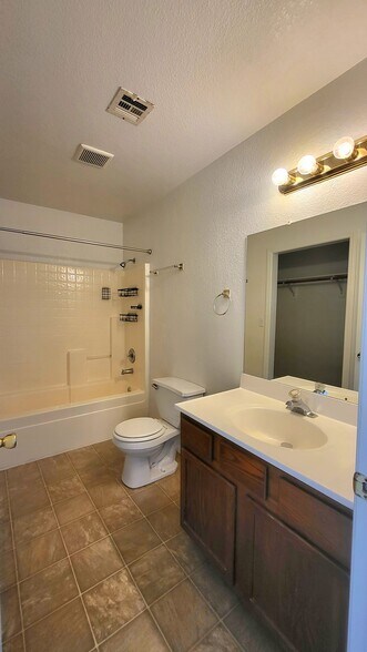 Building Photo - 2400 E Ambush St