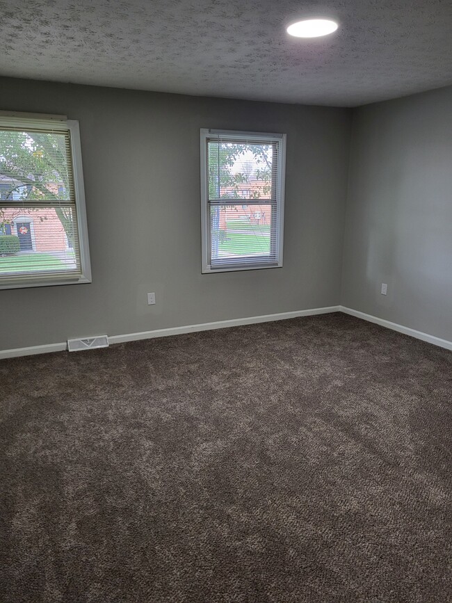 Building Photo - 313 Churchill Dr